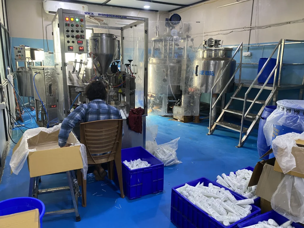 Modern-Cosmetic-Manufacturing-Facilities-in-India-Leading-Cosmetic-Manufacturers-1024x768